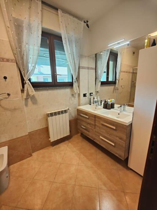 "Come A Casa" - Appartamento Gigi - Self Check In - Ospedale Humanitas - Forum Assago - Tram15 Роццано Экстерьер фото